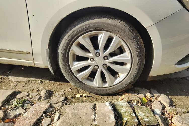 Used Buick GT 2021 Revised Version Flagship 1.5L Automatic Elite Edition Right Front Wheel Hub