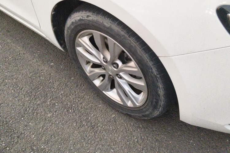 Used Buick GT 2021 Revised Version Flagship 1.5L Automatic Entry-Level Trim Right Front Wheel Hub