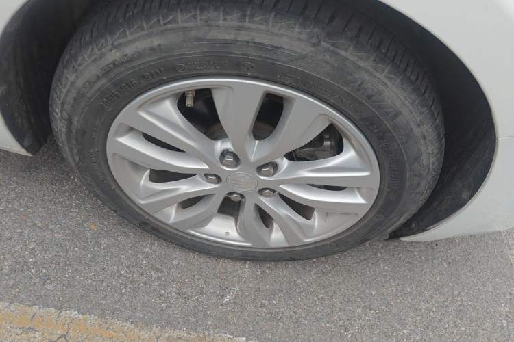 Used Buick GT 2021 Revised Version Flagship 1.5L Automatic Elite Edition Right Front Wheel Hub