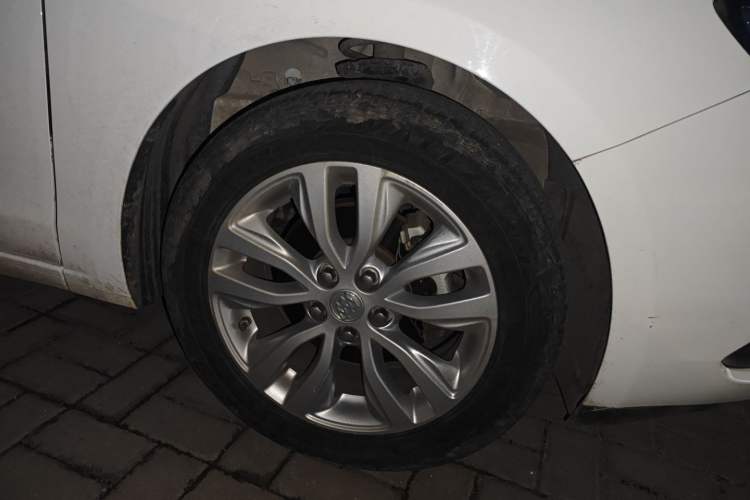 Used Buick GT 2021 Revised Version Flagship 1.5L Automatic Elite Edition Right Front Wheel Hub