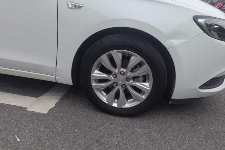 Used Buick GT 2021 Revised Version Flagship 1.5L Automatic Elite Edition Right Front Wheel Hub