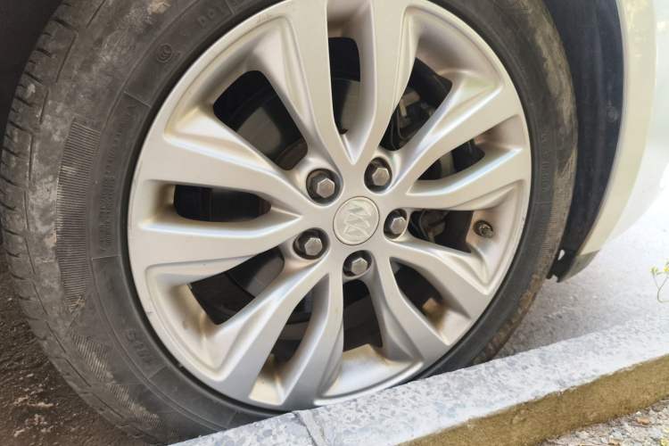 Used Buick GT 2021 Revised Version Flagship 1.5L Automatic Elite Edition Right Front Wheel Hub