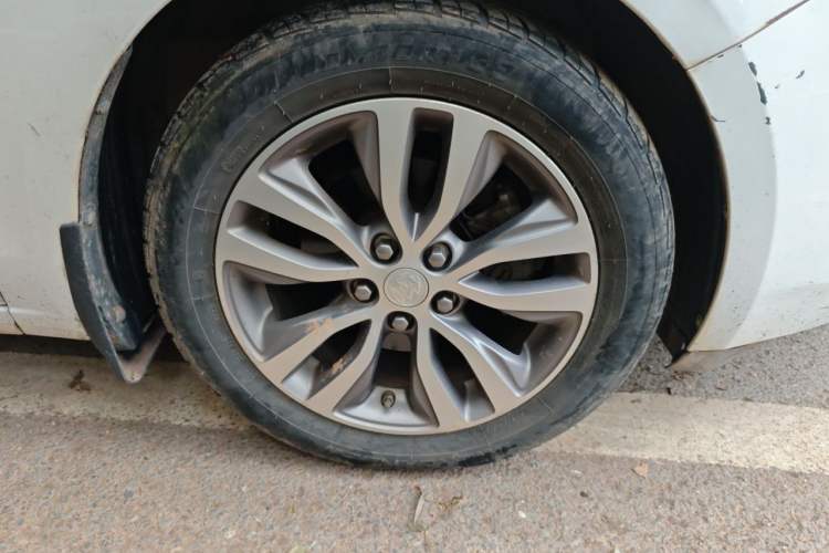 Used Buick GT 2021 Revised Version 1.3T Automatic Mild Hybrid Elite Edition Right Front Wheel Hub
