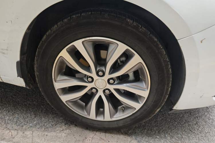Used Buick GT 2021 Revised Version 1.3T Automatic Mild Hybrid Elite Edition Right Front Wheel Hub