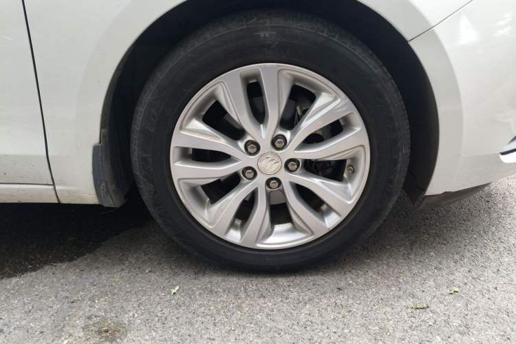 Used Buick GT 2021 Exemplar 1.5L Automatic Elite Version Right Front Wheel Hub