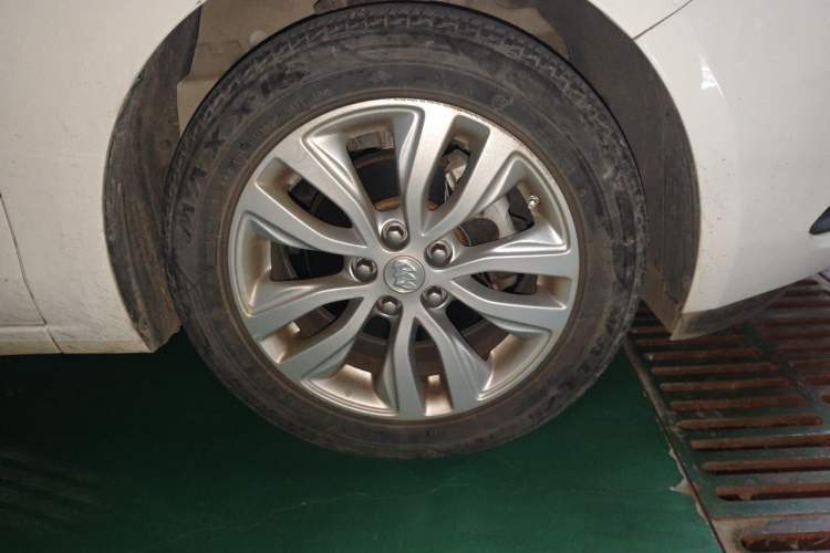 Used Buick GT 2021 Exemplar 1.5L Automatic Elite Version Right Front Wheel Hub