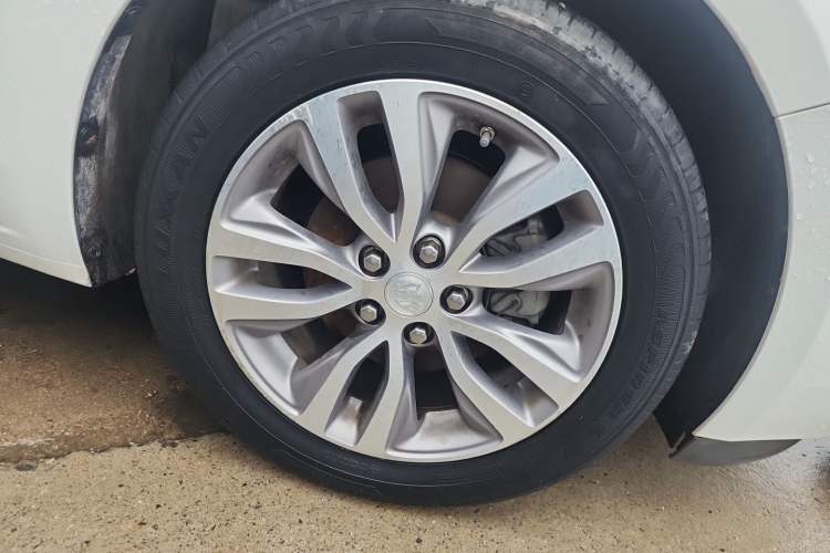 Used Buick GT 2021 Revised Version 1.3T Automatic Mild Hybrid Elite Edition Right Front Wheel Hub