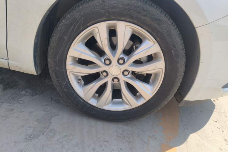 Used Buick GT 2021 Revised Version Flagship 1.5L Automatic Elite Edition Right Front Wheel Hub