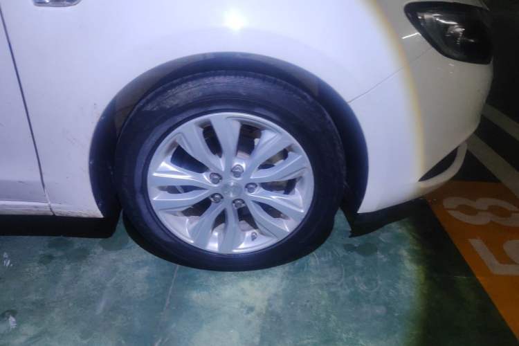 Used Buick GT 2021 Revised Version Flagship 1.5L Automatic Elite Edition Right Front Wheel Hub