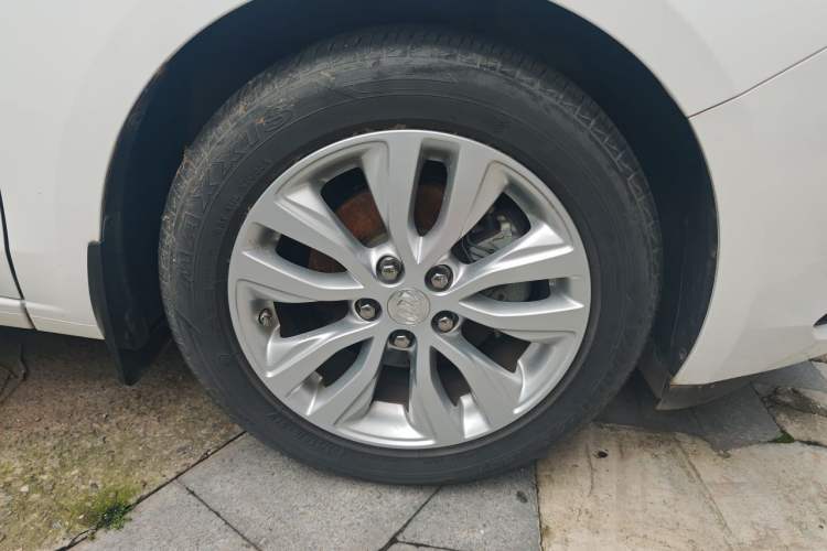Used Buick GT 2021 Revised Version Flagship 1.5L Automatic Elite Edition Right Front Wheel Hub
