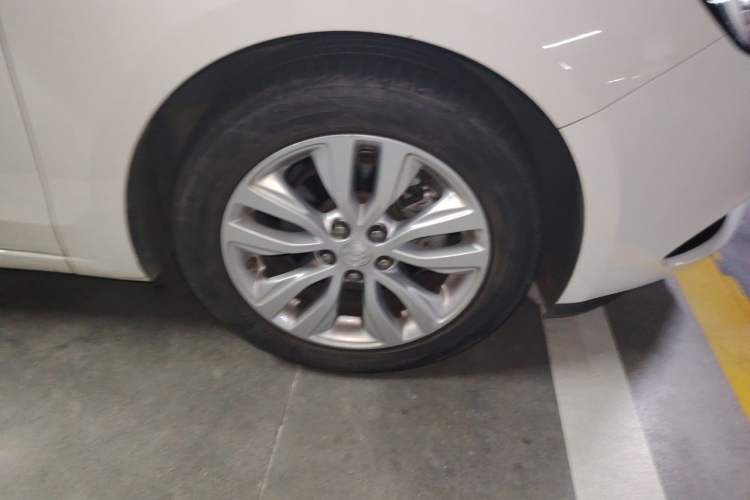 Used Buick GT 2021 Revised Version Flagship 1.5L Automatic Elite Edition Right Front Wheel Hub