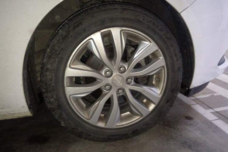 Used Buick GT 2021 Revised Version Flagship 1.5L Automatic Elite Edition Right Front Wheel Hub