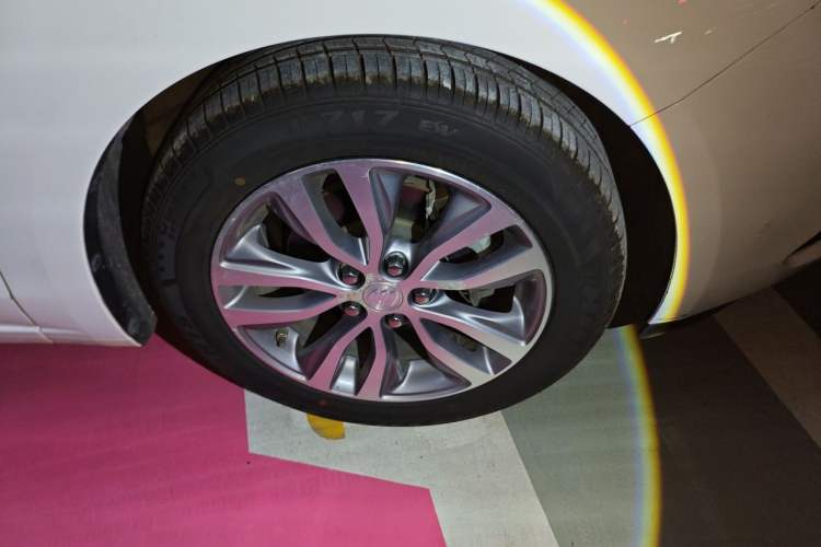 Used Buick GT 2021 1.3T Automatic Mild Hybrid Elite Version Right Front Wheel Hub