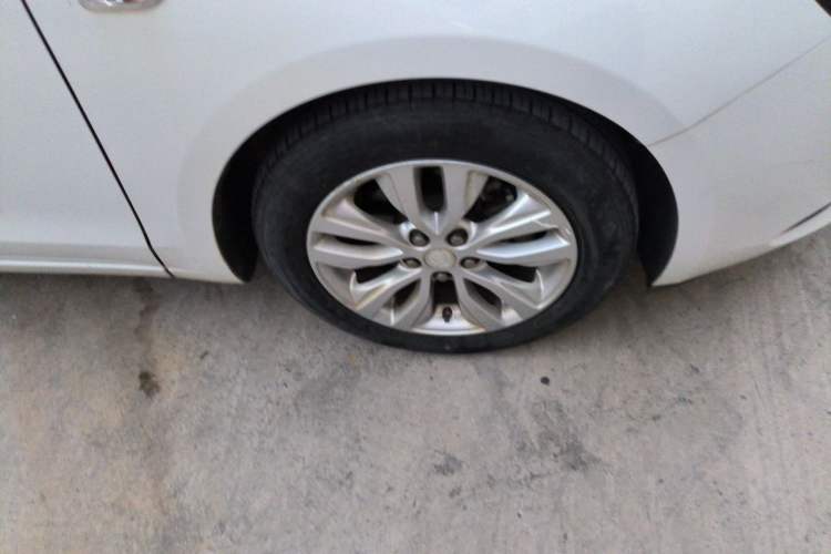Used Buick GT 2021 Revised Version Flagship 1.5L Automatic Elite Edition Right Front Wheel Hub