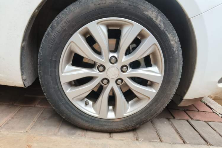 Used Buick GT 2021 Revised Version Flagship 1.5L Automatic Elite Edition Right Front Wheel Hub