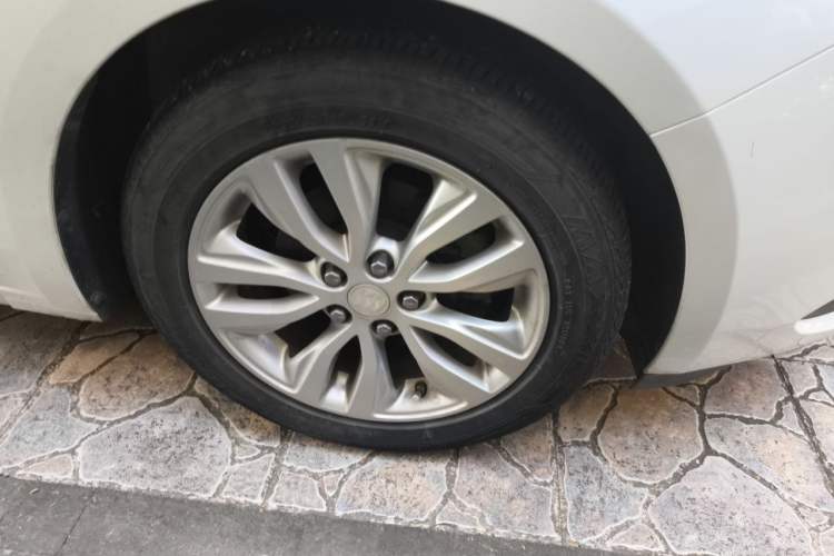 Used Buick GT 2021 Revised Version Flagship 1.5L Automatic Elite Edition Right Front Wheel Hub