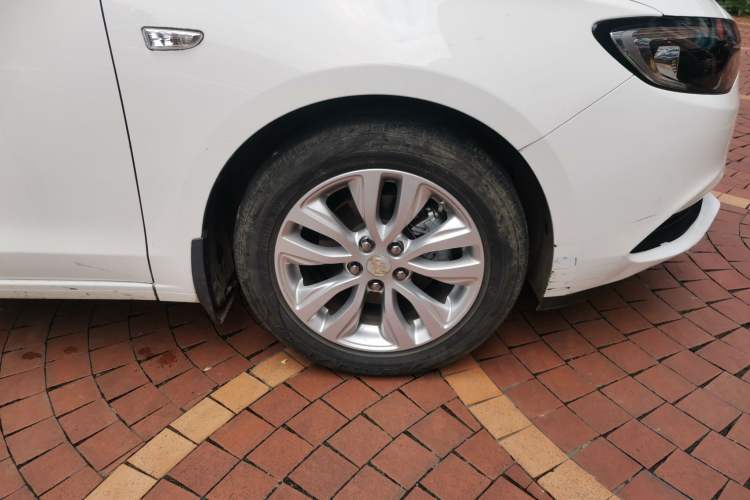 Used Buick GT 2021 Revised Version Flagship 1.5L Automatic Elite Edition Right Front Wheel Hub