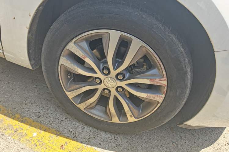 Used Buick GT 2021 Revised Version 1.3T Automatic Mild Hybrid Elite Edition Right Front Wheel Hub