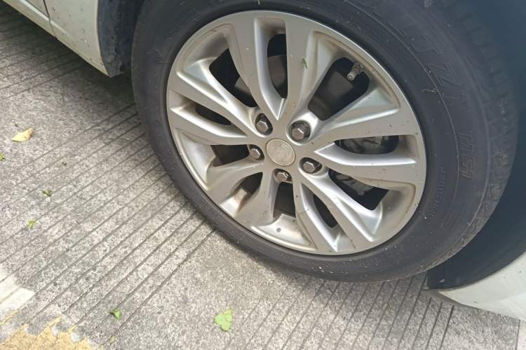 Used Buick GT 2021 Exemplar 1.5L Automatic Elite Version Right Front Wheel Hub