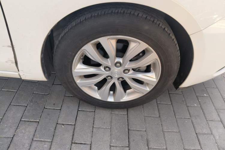 Used Buick GT 2021 Revised Version Flagship 1.5L Automatic Elite Edition Right Front Wheel Hub