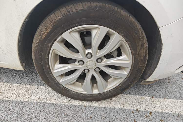 Used Buick GT 2021 Revised Version Flagship 1.5L Automatic Elite Edition Right Front Wheel Hub
