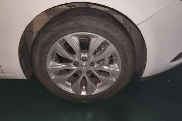 Used Buick GT 2021 Revised Version Flagship 1.5L Automatic Elite Edition Right Front Wheel Hub