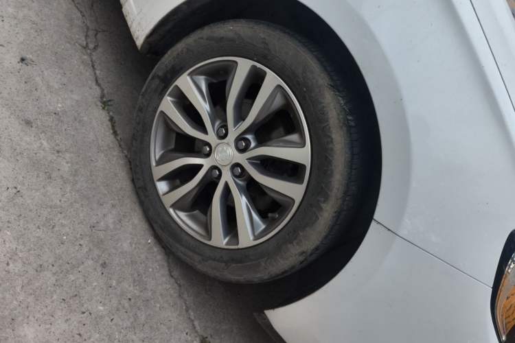 Used Buick GT 2021 1.3T Automatic Mild Hybrid Elite Version Right Front Wheel Hub