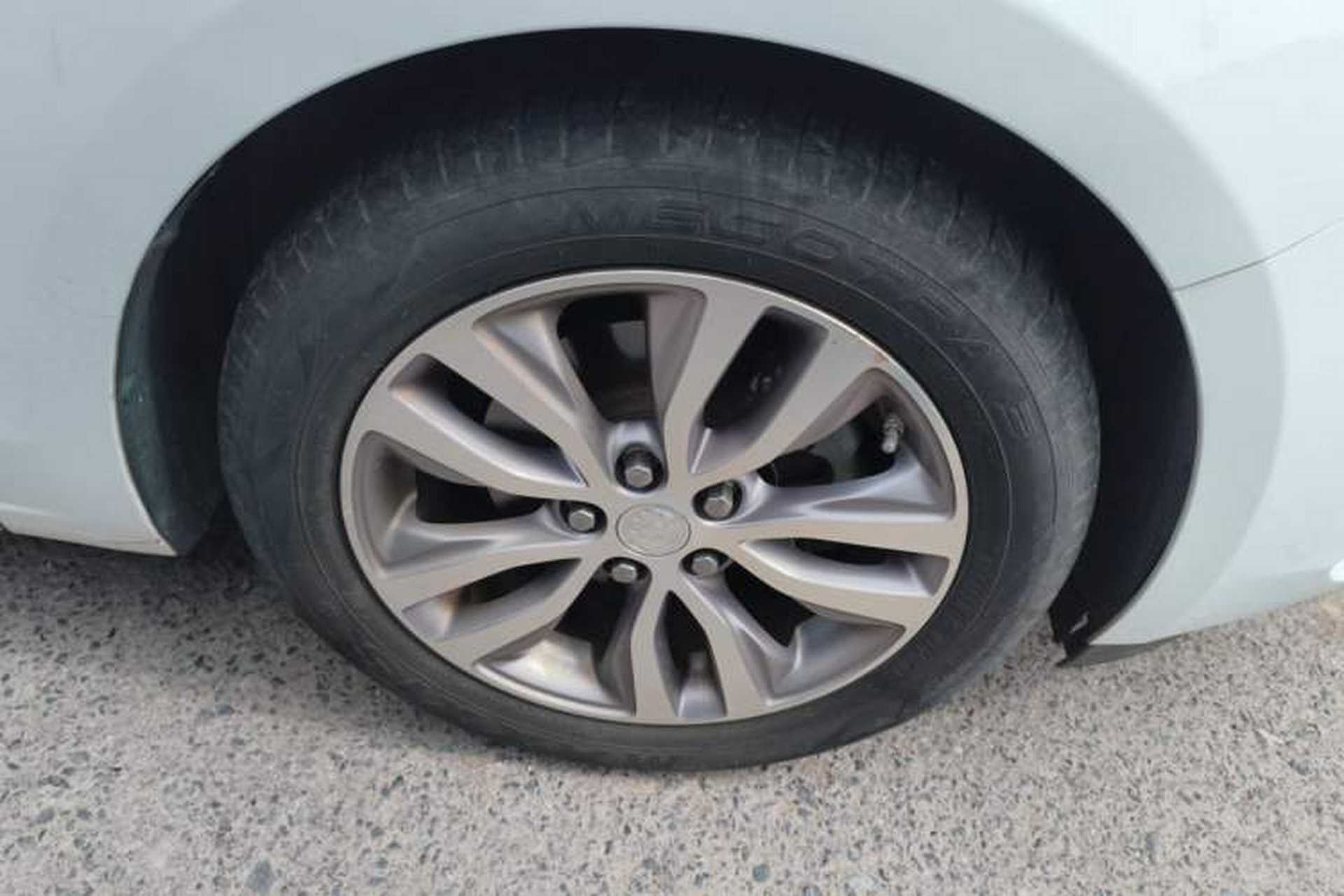 Used Buick GT 2021 Revised Version 1.3T Automatic Mild Hybrid Elite Edition Right Front Wheel Hub