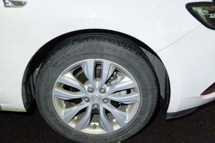 Used Buick GT 2021 Revised Version Flagship 1.5L Automatic Elite Edition Right Front Wheel Hub