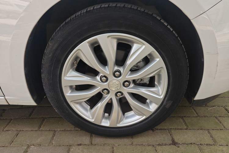 Used Buick GT 2021 Exemplar 1.5L Automatic Entry-Level Trim Right Front Wheel Hub