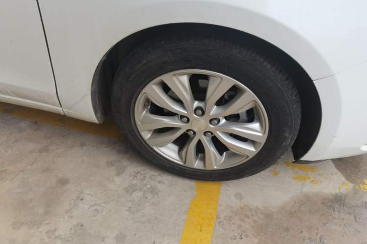 Used Buick GT 2021 Revised Version Flagship 1.5L Automatic Elite Edition Right Front Wheel Hub