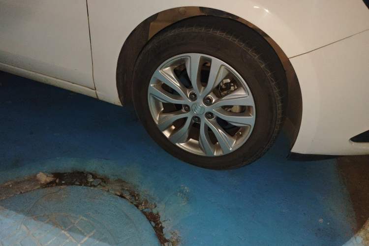 Used Buick GT 2021 Exemplar 1.5L Automatic Elite Version Right Front Wheel Hub