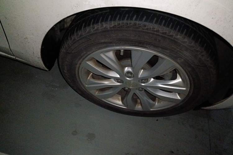 Used Buick GT 2021 Revised Version Flagship 1.5L Automatic Elite Edition Right Front Wheel Hub