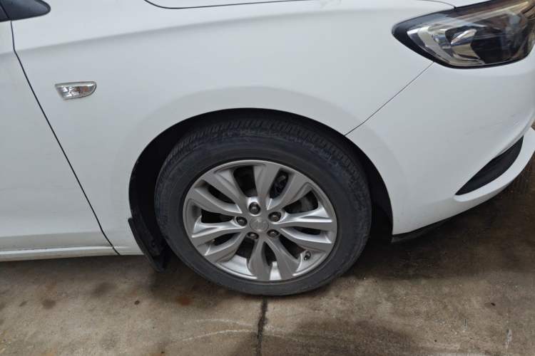 Used Buick GT 2021 Revised Version Flagship 1.5L Automatic Elite Edition Right Front Wheel Hub