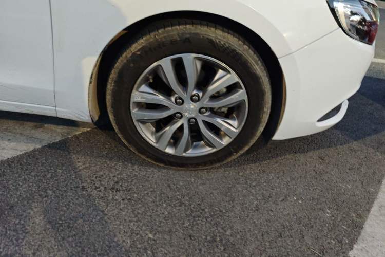 Used Buick GT 2021 1.3T Automatic Mild Hybrid Elite Version Right Front Wheel Hub