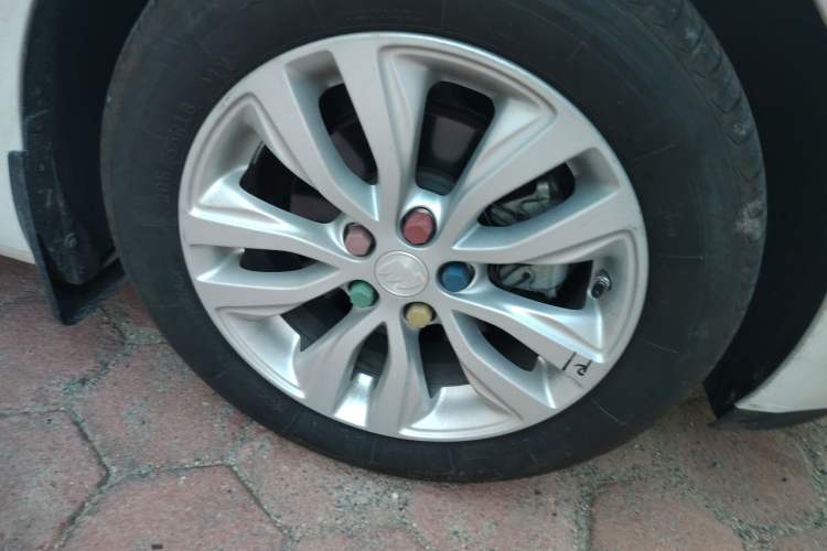 Used Buick GT 2021 Exemplar 1.5L Automatic Entry-Level Trim Right Front Wheel Hub