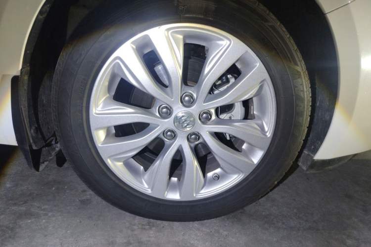 Used Buick GT 2021 Revised Version Flagship 1.5L Automatic Elite Edition Right Front Wheel Hub