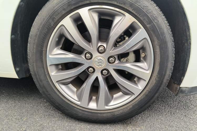 Used Buick GT 2021 1.3T Automatic Mild Hybrid Elite Version Right Front Wheel Hub