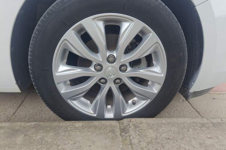 Used Buick GT 2021 Revised Version Flagship 1.5L Automatic Elite Edition Right Front Wheel Hub