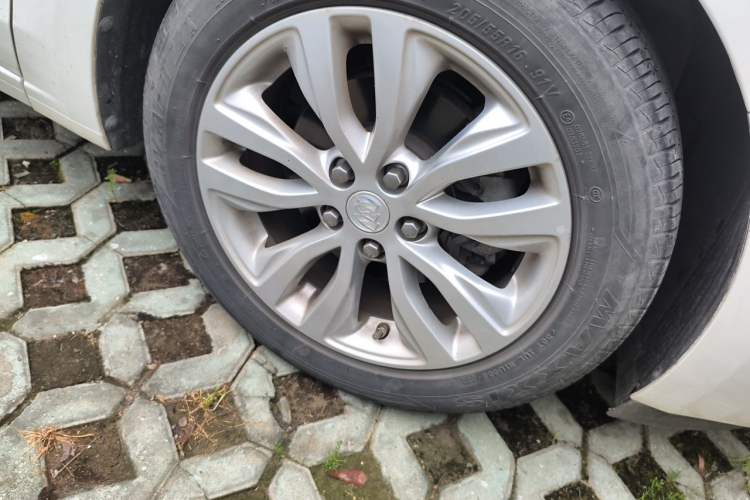 Used Buick GT 2021 Revised Version Flagship 1.5L Automatic Elite Edition Right Front Wheel Hub