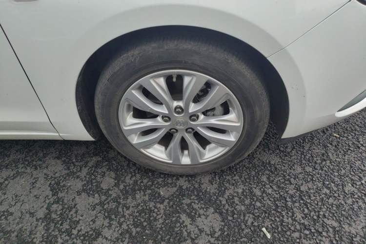 Used Buick GT 2021 Revised Version Flagship 1.5L Automatic Entry-Level Trim Right Front Wheel Hub