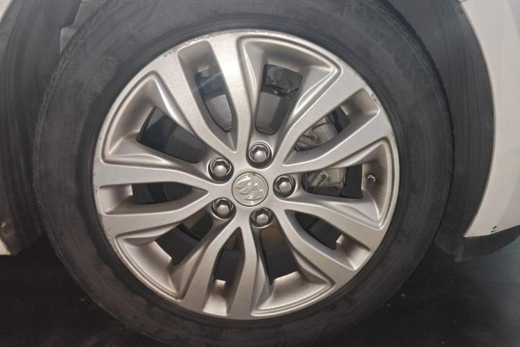 Used Buick GT 2021 Exemplar 1.5L Automatic Elite Version Right Front Wheel Hub