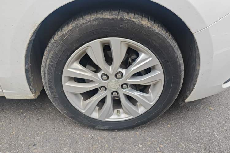 Used Buick GT 2021 Revised Version Flagship 1.5L Automatic Elite Edition Right Front Wheel Hub