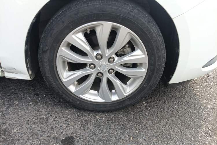 Used Buick GT 2021 Revised Version Flagship 1.5L Automatic Elite Edition Right Front Wheel Hub