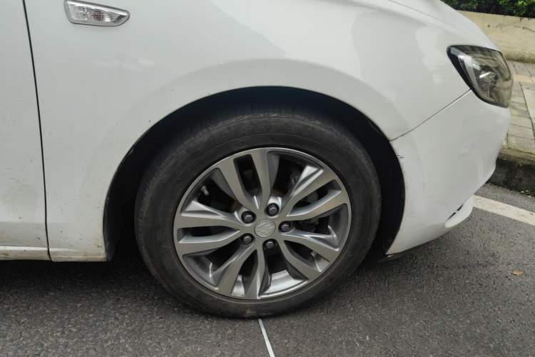 Used Buick GT 2021 1.3T Automatic Mild Hybrid Elite Version Right Front Wheel Hub