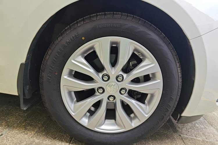 Used Buick GT 2021 Revised Version Flagship 1.5L Automatic Elite Edition Right Front Wheel Hub