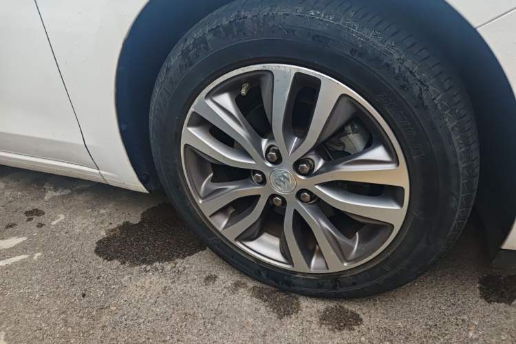 Used Buick GT 2021 Revised Version 1.3T Automatic Mild Hybrid Elite Edition Right Front Wheel Hub