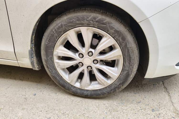 Used Buick GT 2021 Revised Version Flagship 1.5L Automatic Entry-Level Trim Right Front Wheel Hub