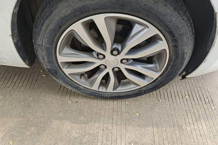 Used Buick GT 2021 1.3T Automatic Mild Hybrid Elite Version Right Front Wheel Hub