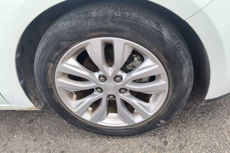 Used Buick GT 2021 Exemplar 1.5L Automatic Elite Version Right Front Wheel Hub